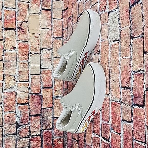 VANS SLIP ON LOWTOPS, WOMANS SIZE 8.5 EUC - Picture 2 of 12